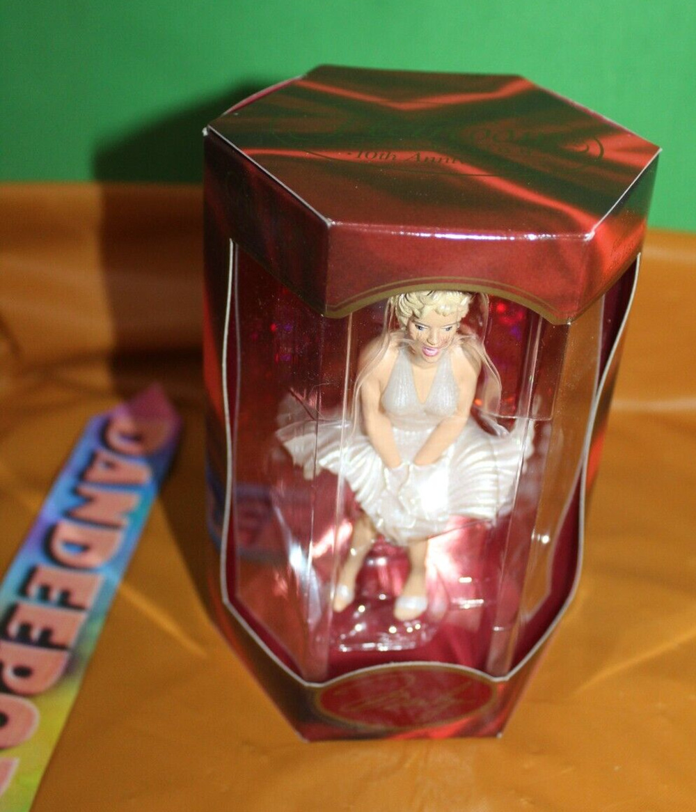 Carlton Heirloom Marilyn Monroe 10th Anniversary Christmas Ornament CXOR-093Y